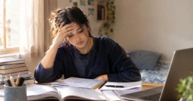Student feeling stress by exam pressure and taking an online counselling session